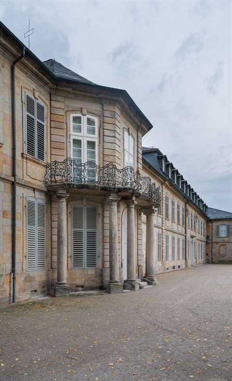 Nouveau Château et jardin de la Cour